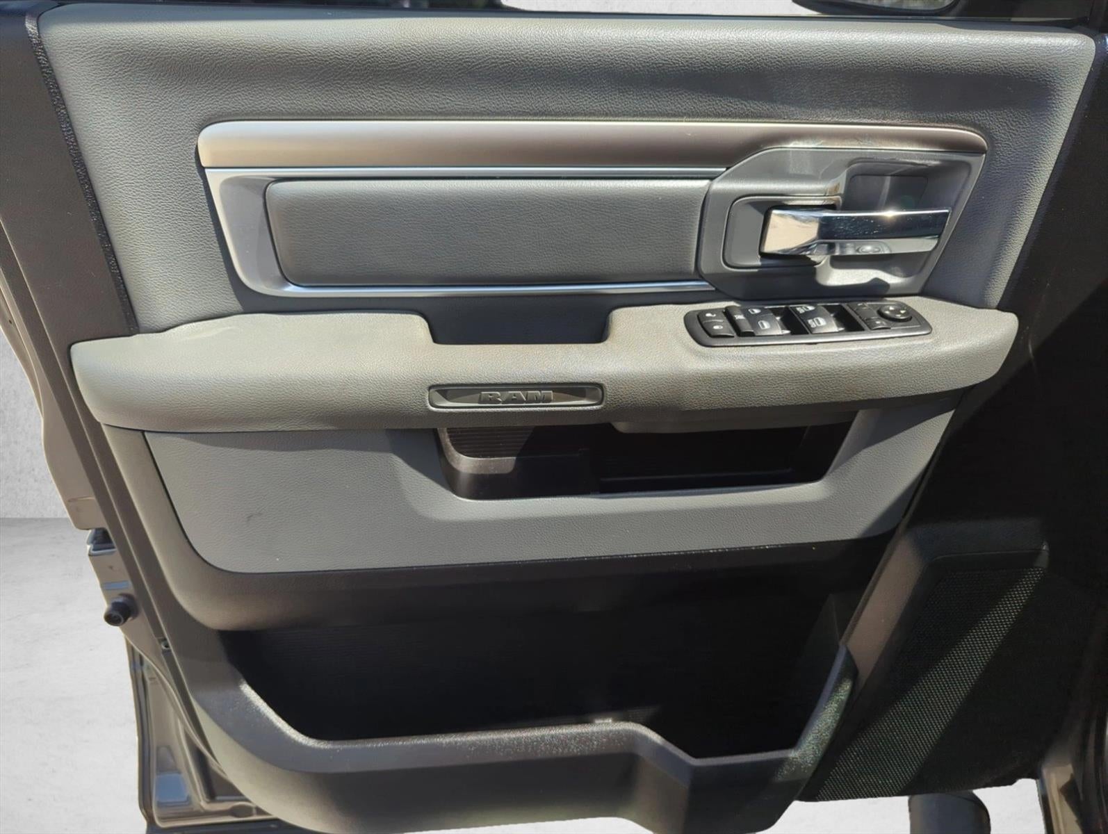 2016 RAM 1500 2WD Quad Cab 6.4 Ft Box SLT