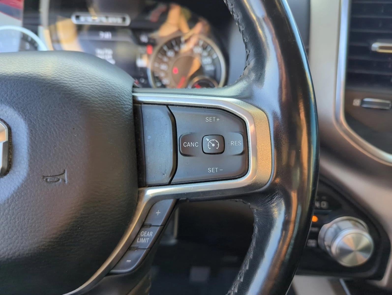 2019 RAM 1500 Laramie 4x4 Crew Cab 5'7" Box