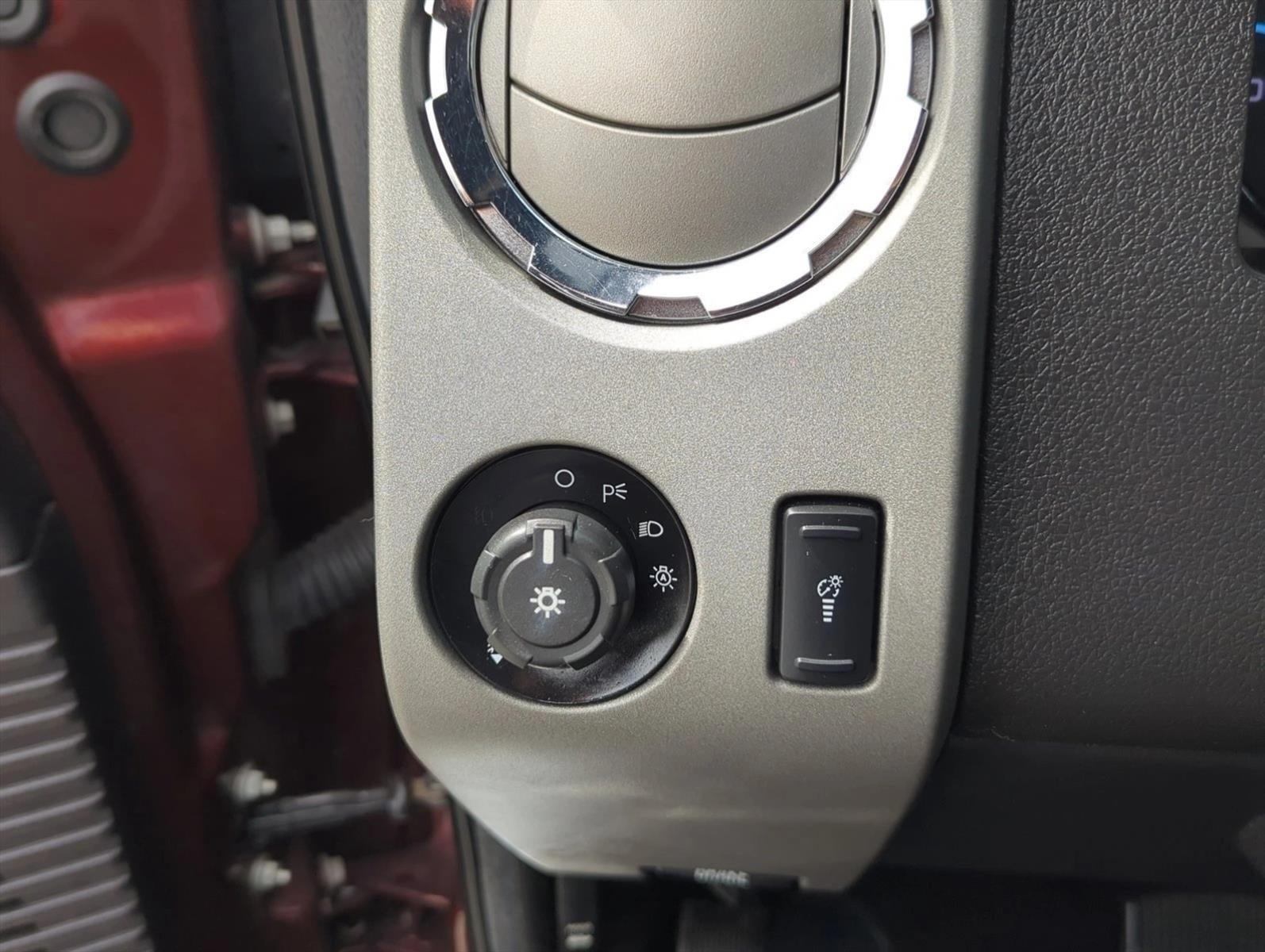 2016 Ford Super Duty F-350 DRW 4WD Crew Cab 8 Ft Box Lariat