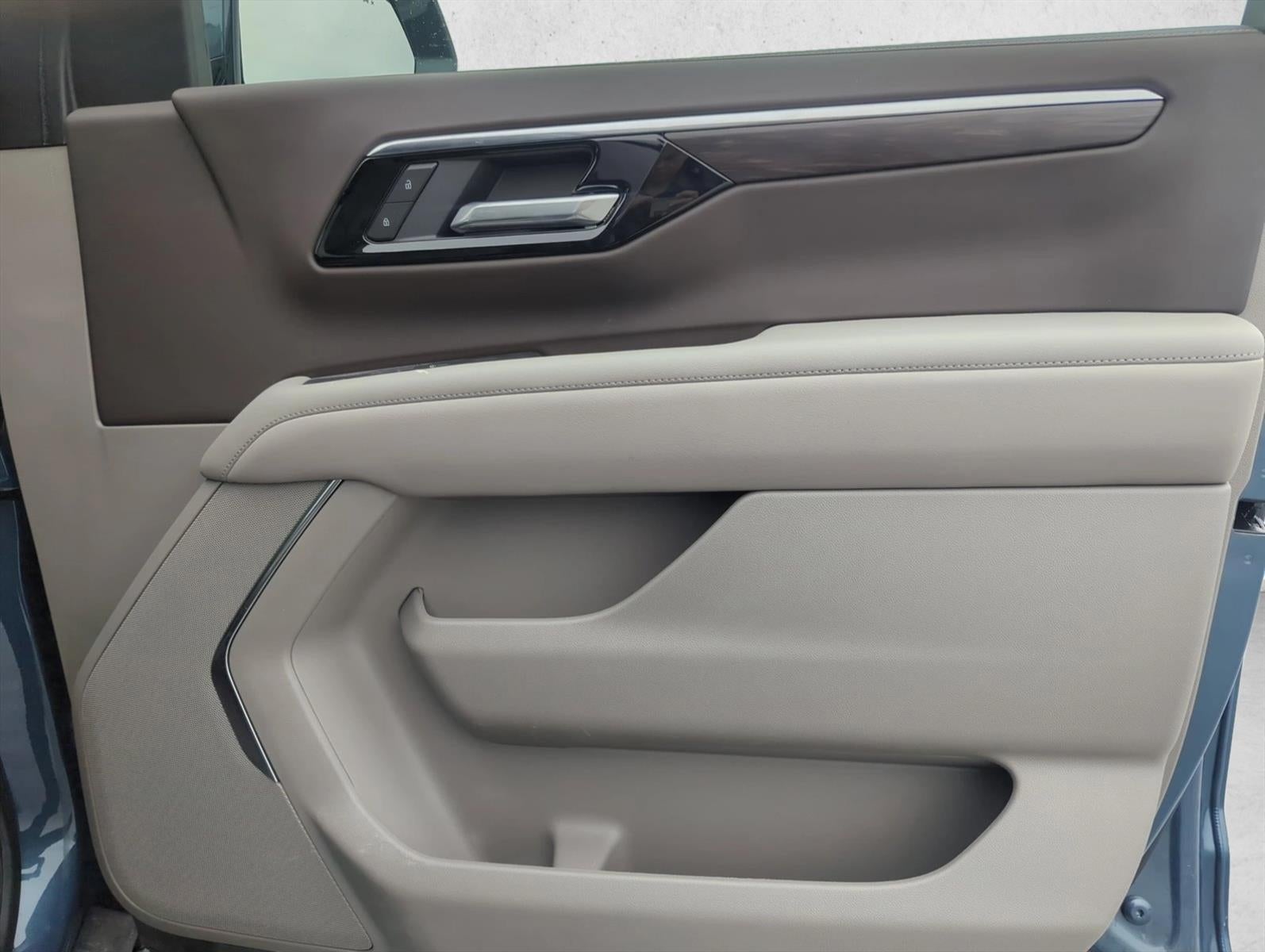 2025 Chevrolet Suburban 4WD LS