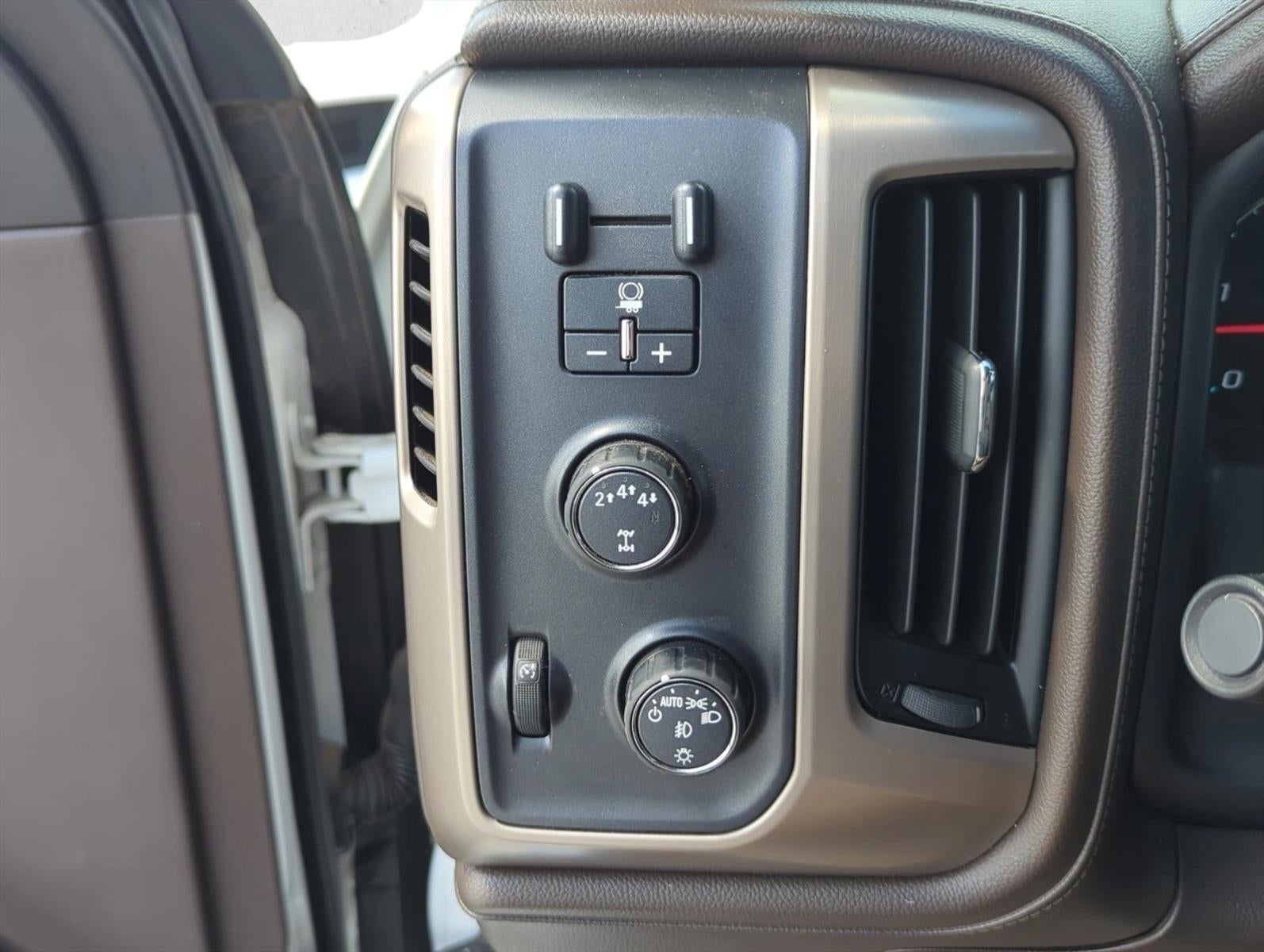 2017 GMC Sierra 3500HD Crew Cab Long Box 4-Wheel Drive Denali