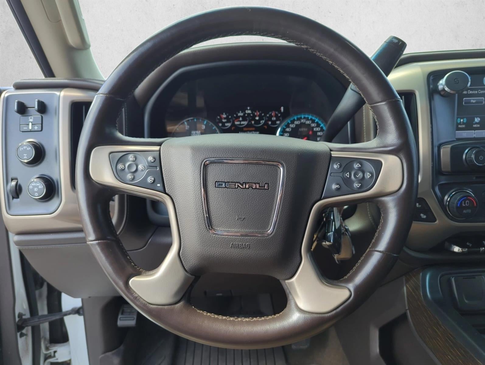 2017 GMC Sierra 3500HD Crew Cab Long Box 4-Wheel Drive Denali