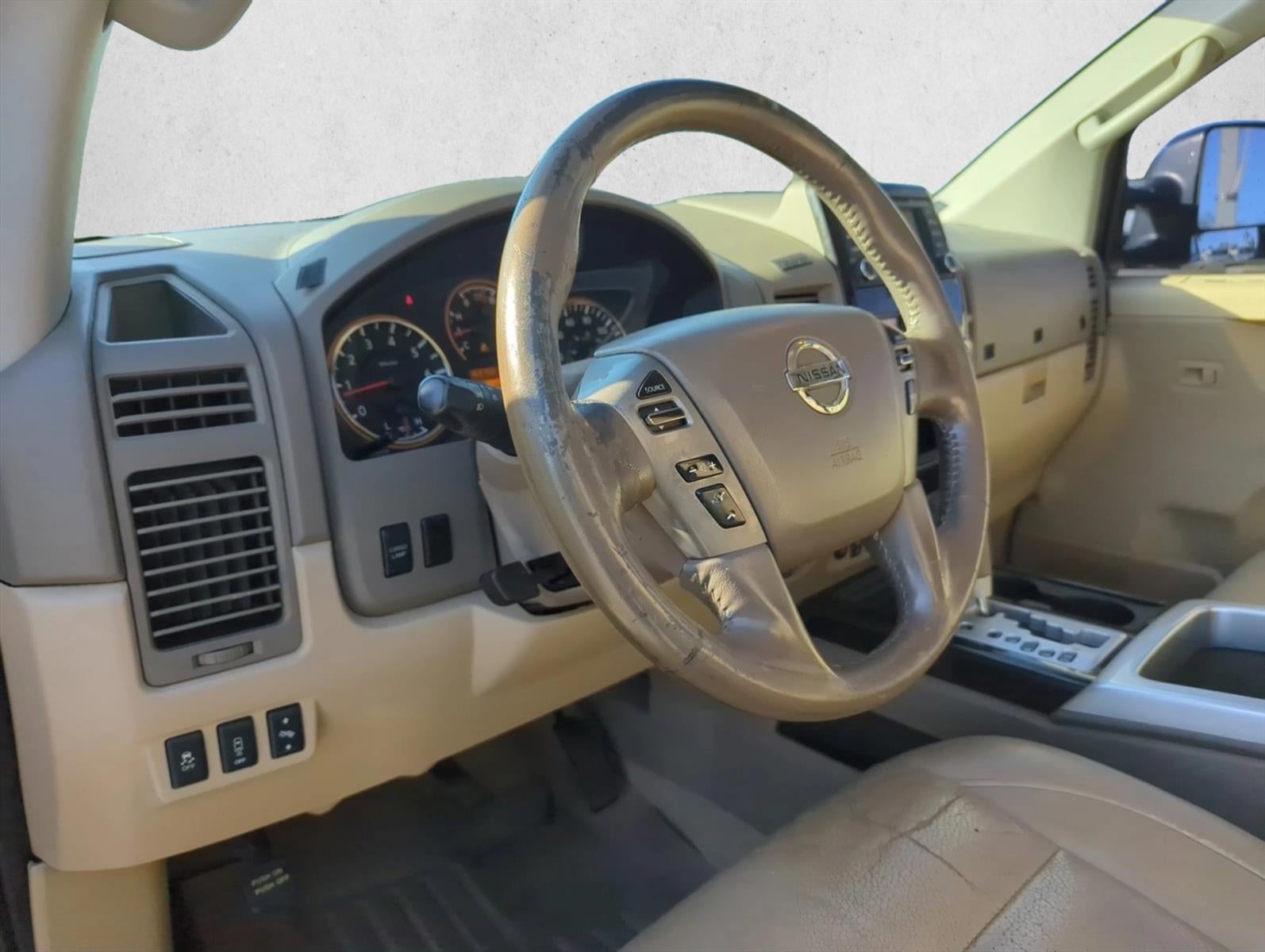2014 Nissan Titan 4WD Crew Cab Short Bed SL