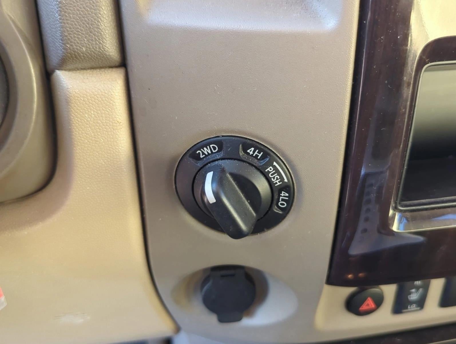 2014 Nissan Titan 4WD Crew Cab Short Bed SL