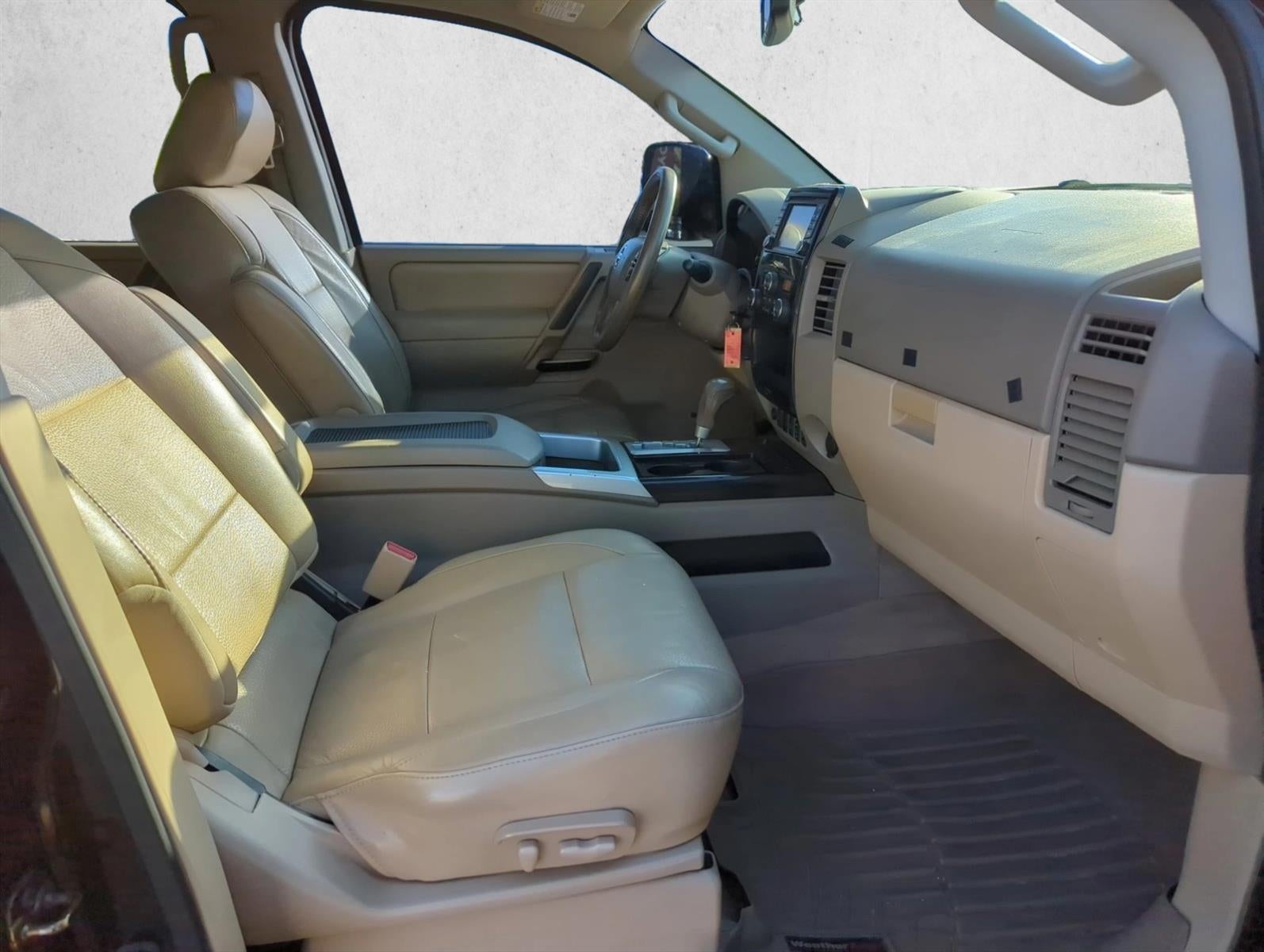 2014 Nissan Titan 4WD Crew Cab Short Bed SL