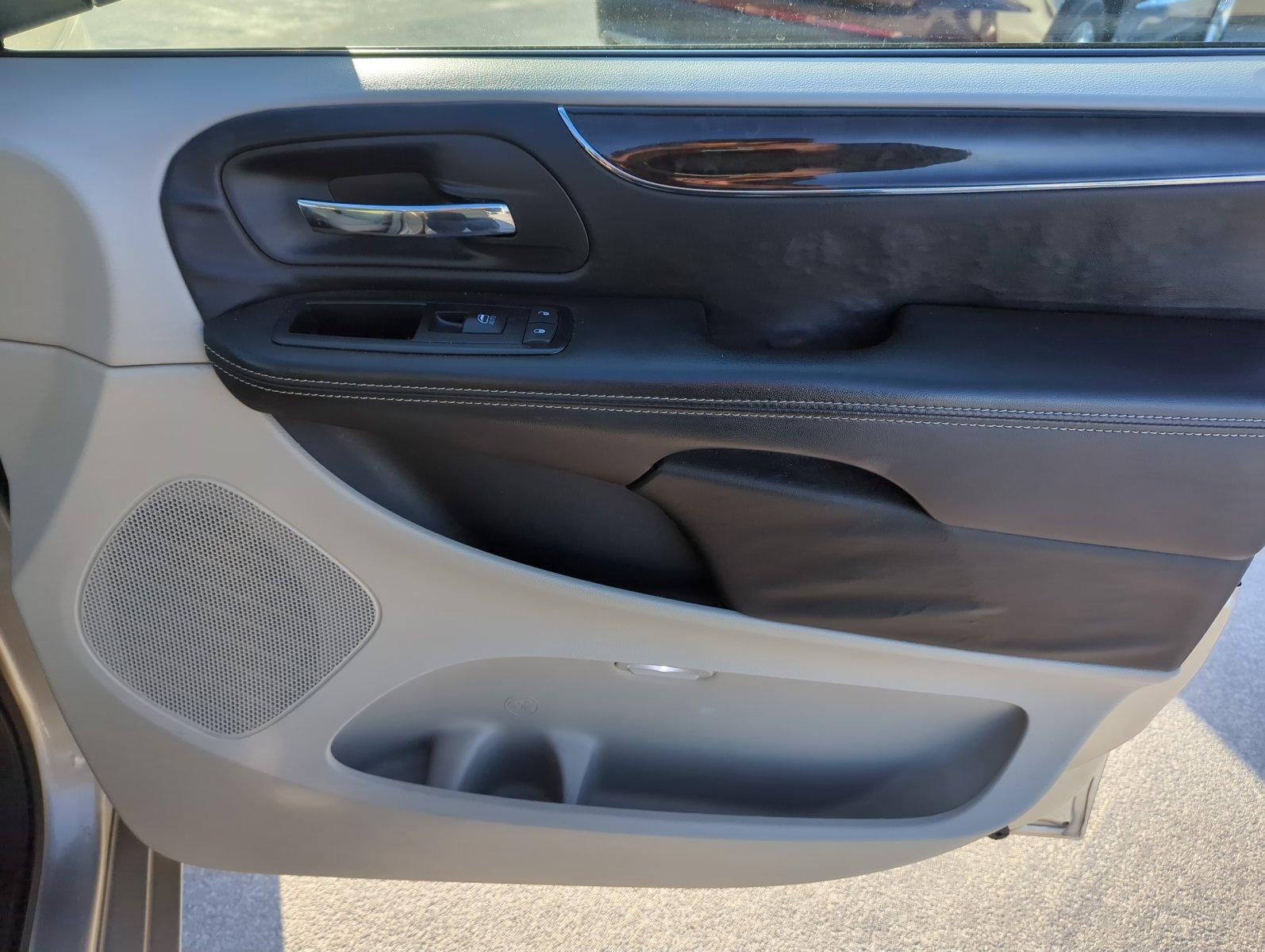 2013 Chrysler Town & Country 4dr Wgn Touring