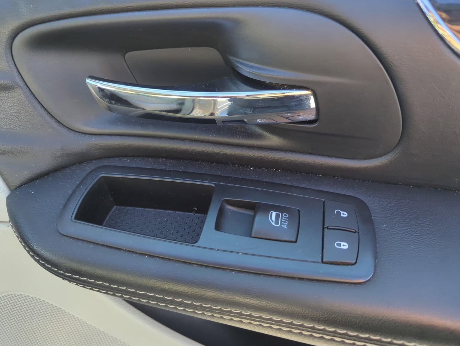 2013 Chrysler Town & Country 4dr Wgn Touring