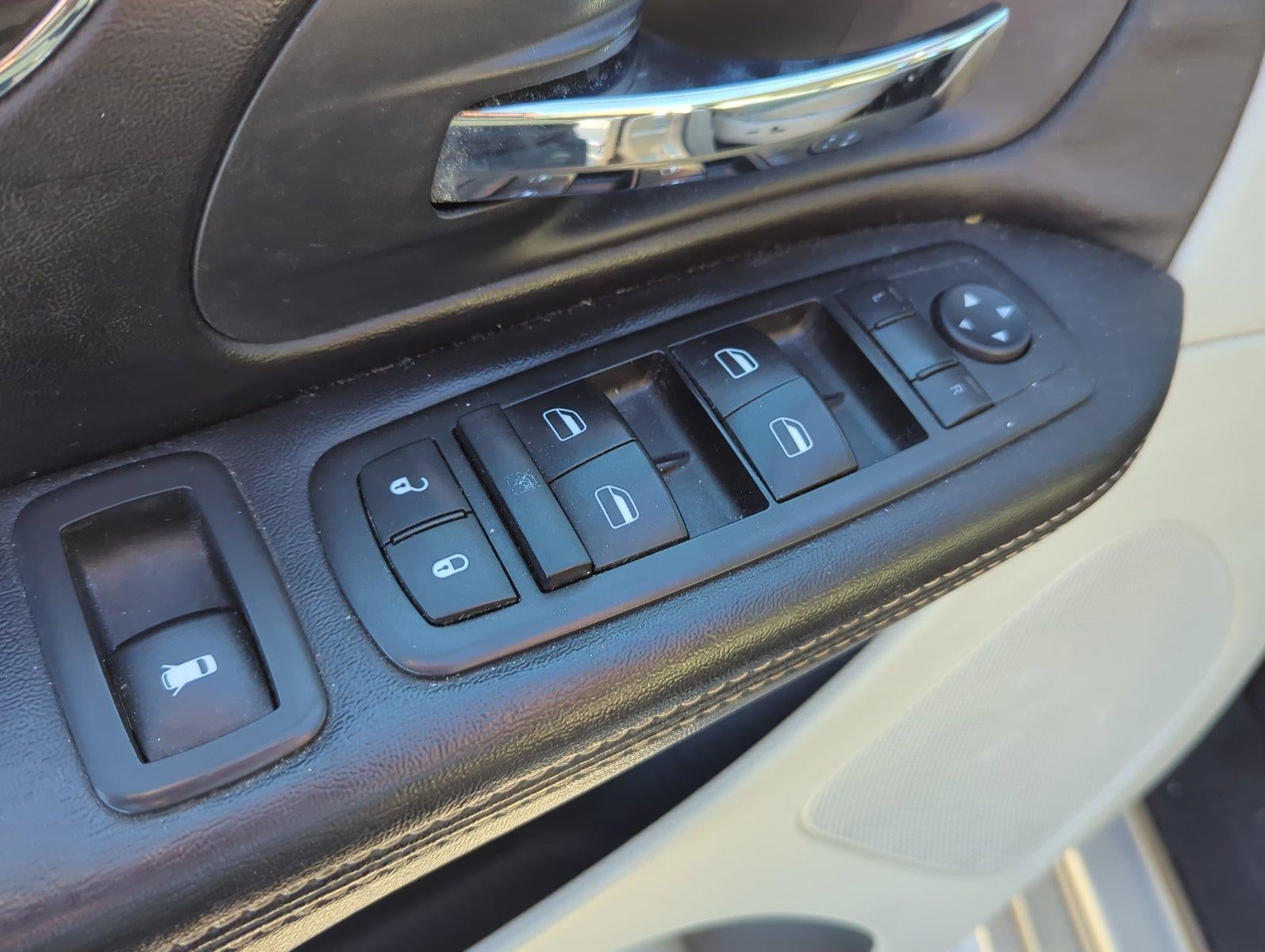 2013 Chrysler Town & Country 4dr Wgn Touring