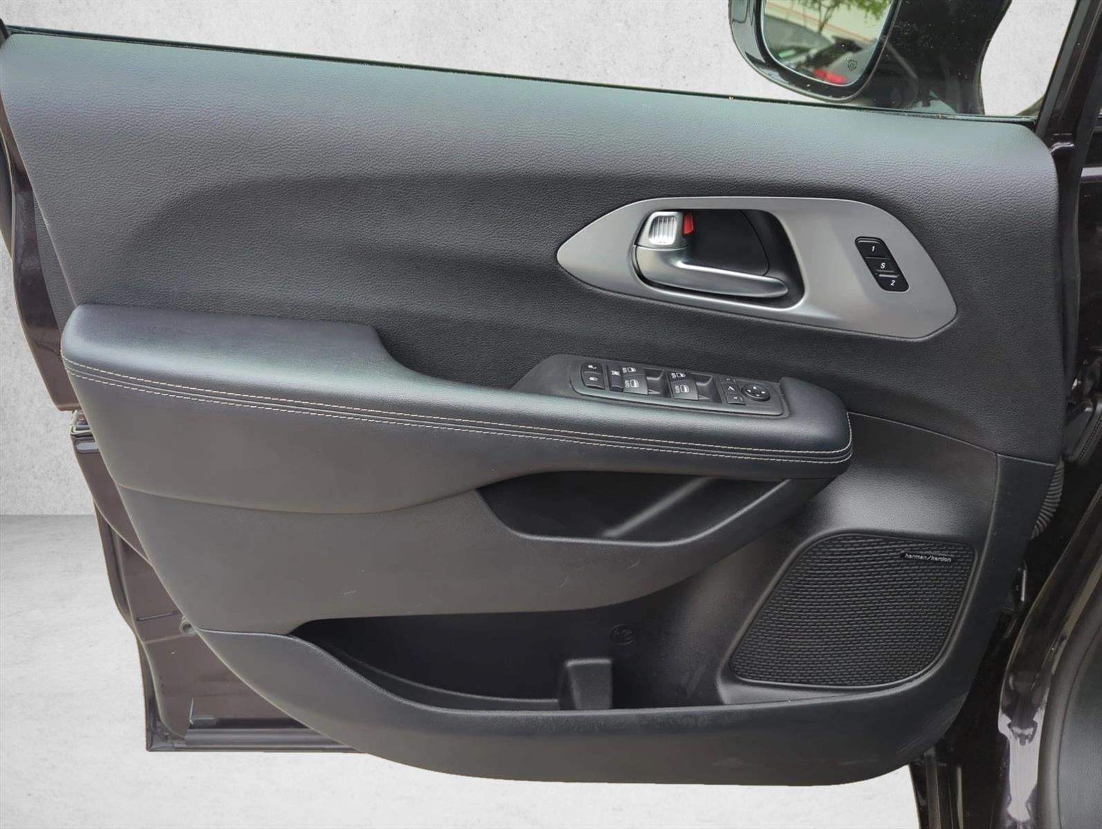 2019 Chrysler Pacifica Limited FWD