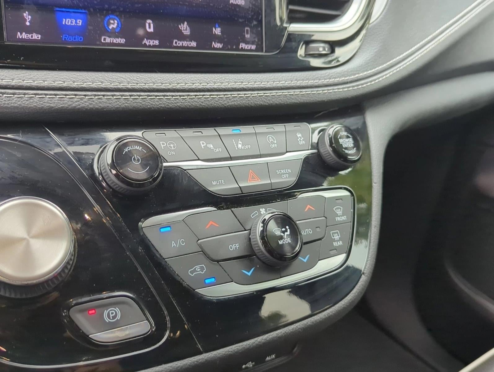 2019 Chrysler Pacifica Limited FWD