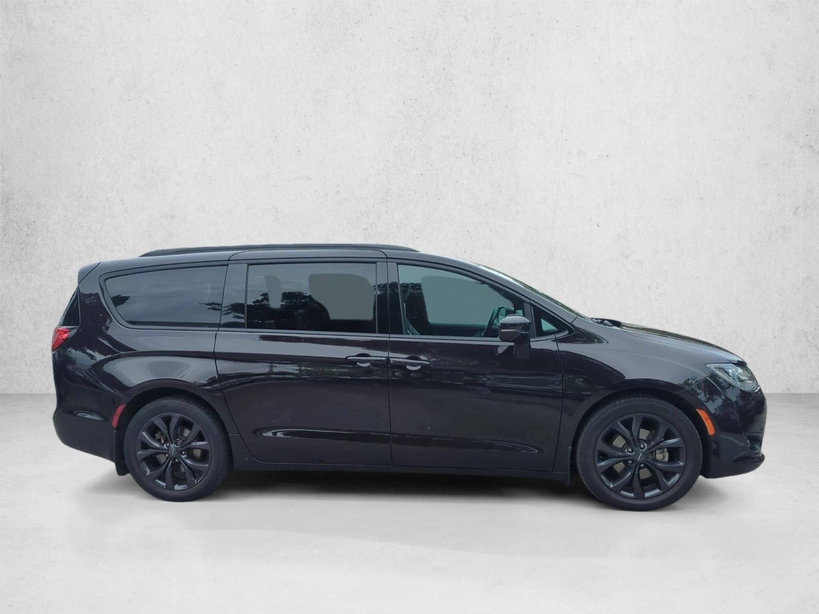2019 Chrysler Pacifica Limited FWD