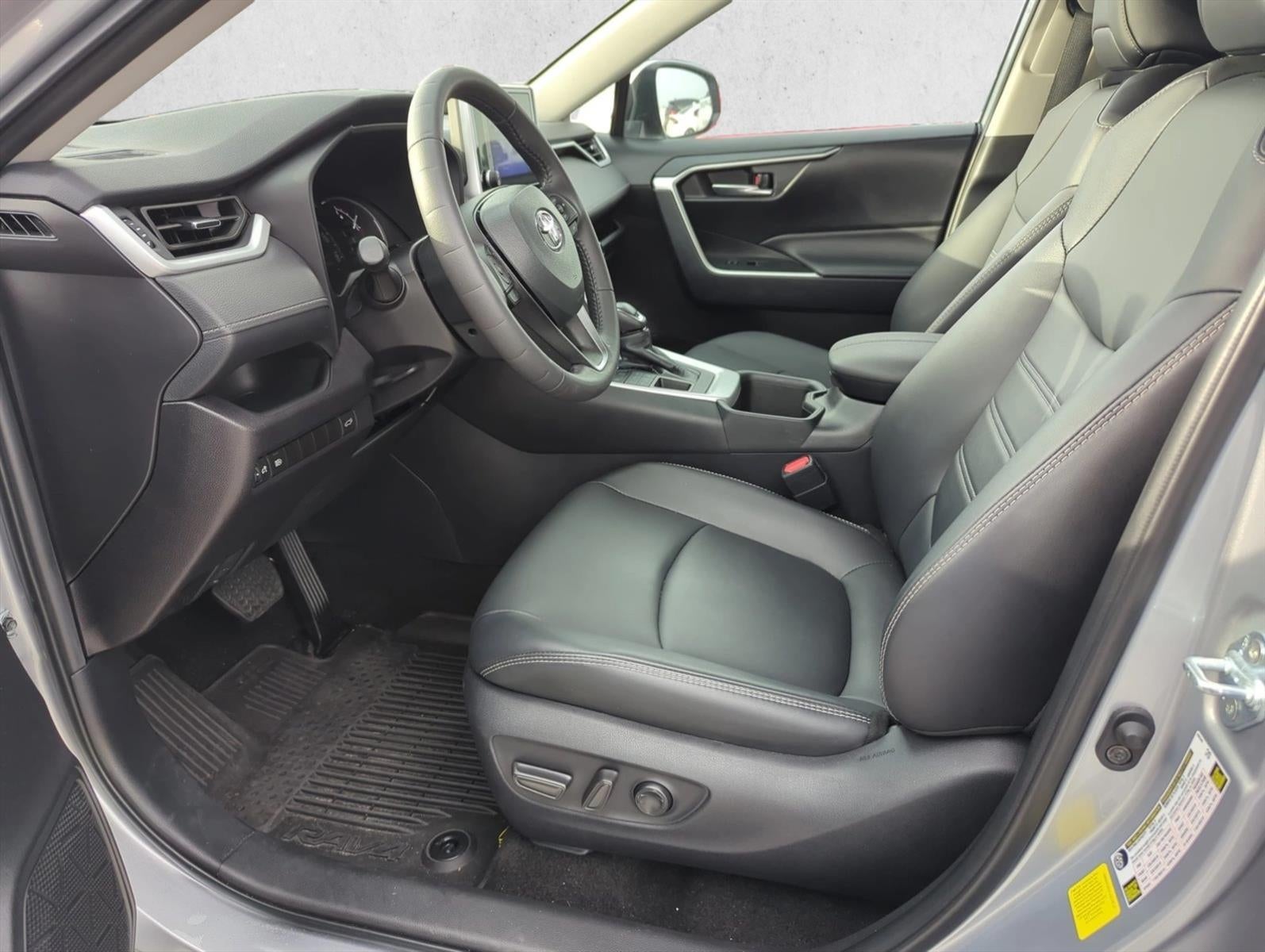 2025 Toyota RAV4 XLE Premium AWD (Natl)