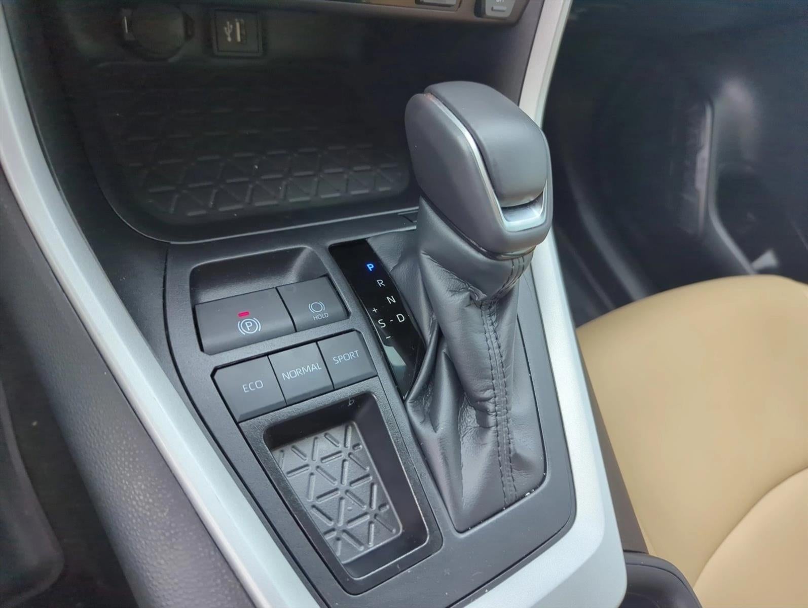 2025 Toyota RAV4 XLE Premium FWD (Natl)