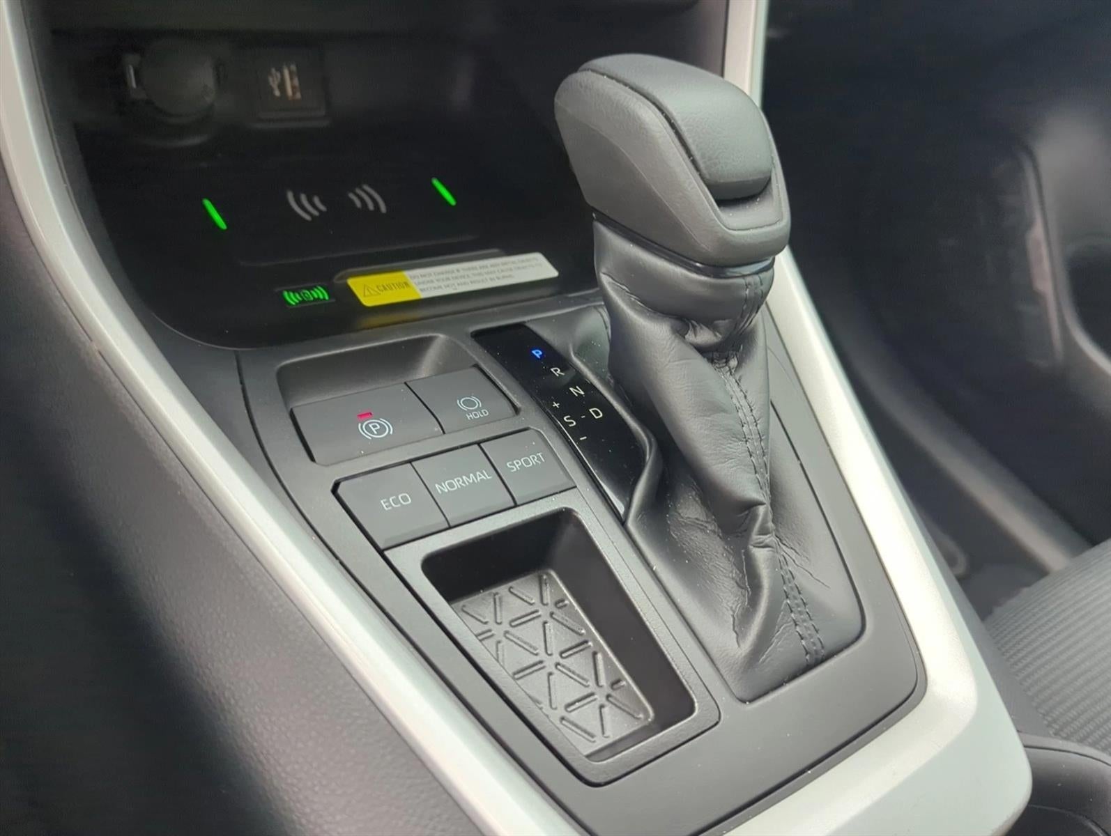 2025 Toyota RAV4 LE FWD (GS)