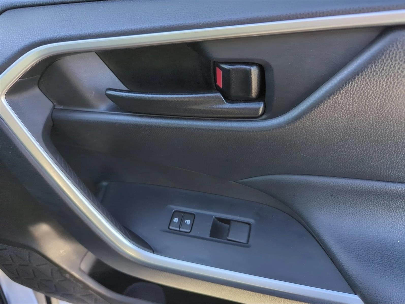 2021 Toyota RAV4 LE FWD (GS)