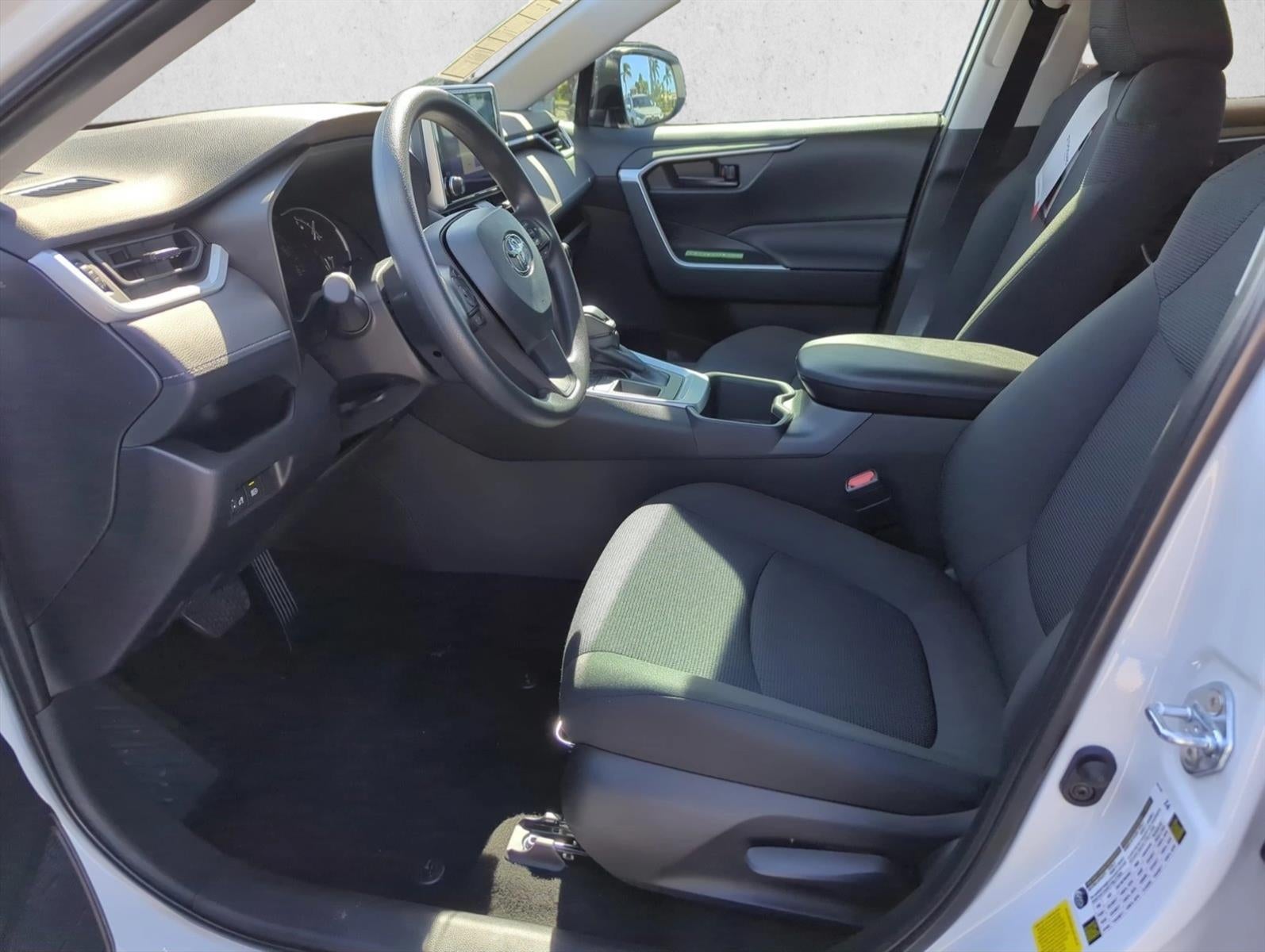 2025 Toyota RAV4 LE FWD (GS)