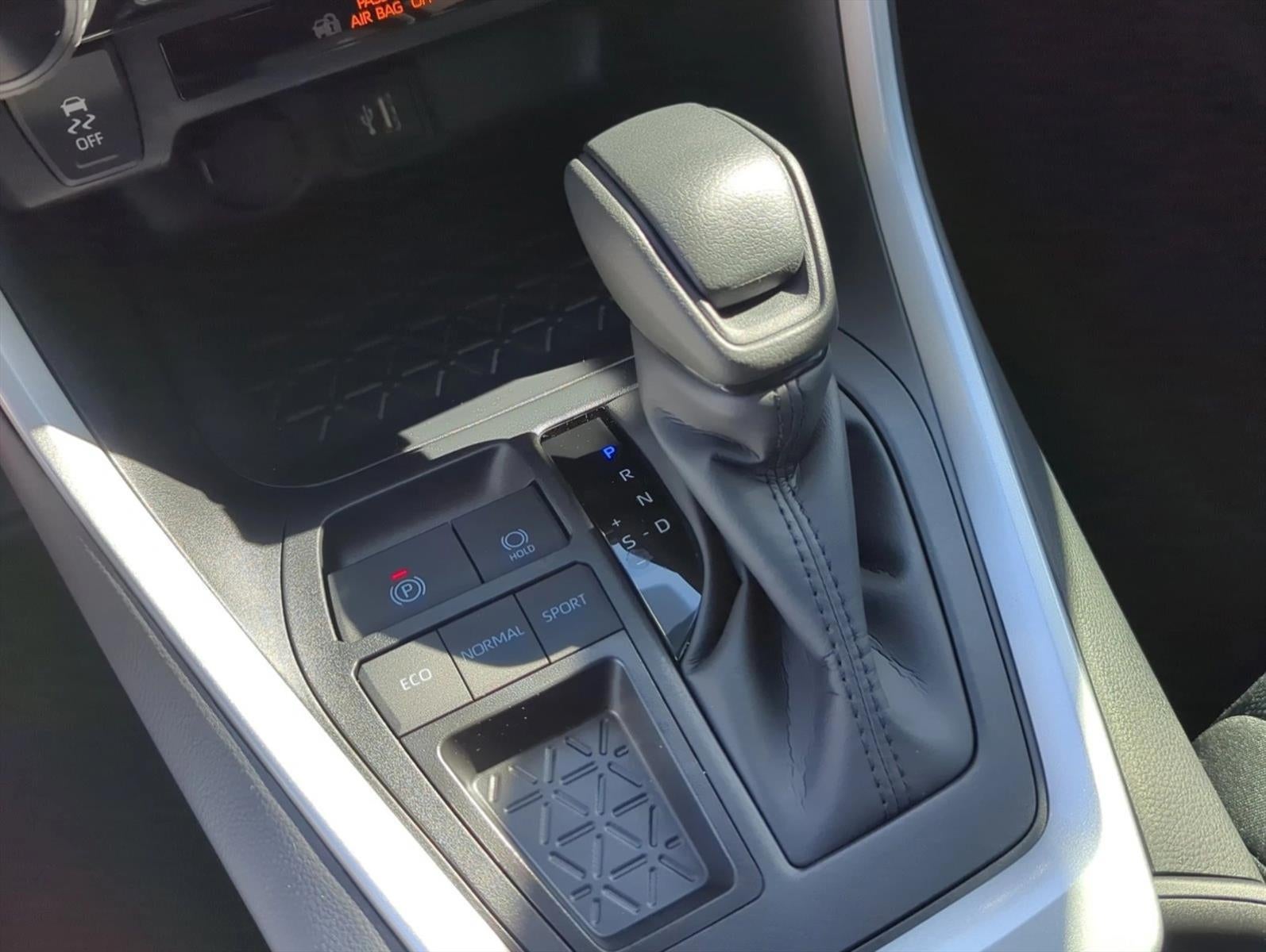 2025 Toyota RAV4 LE FWD (GS)