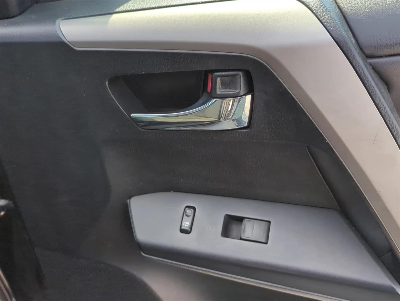 2016 Toyota RAV4 AWD 4dr XLE (Natl)