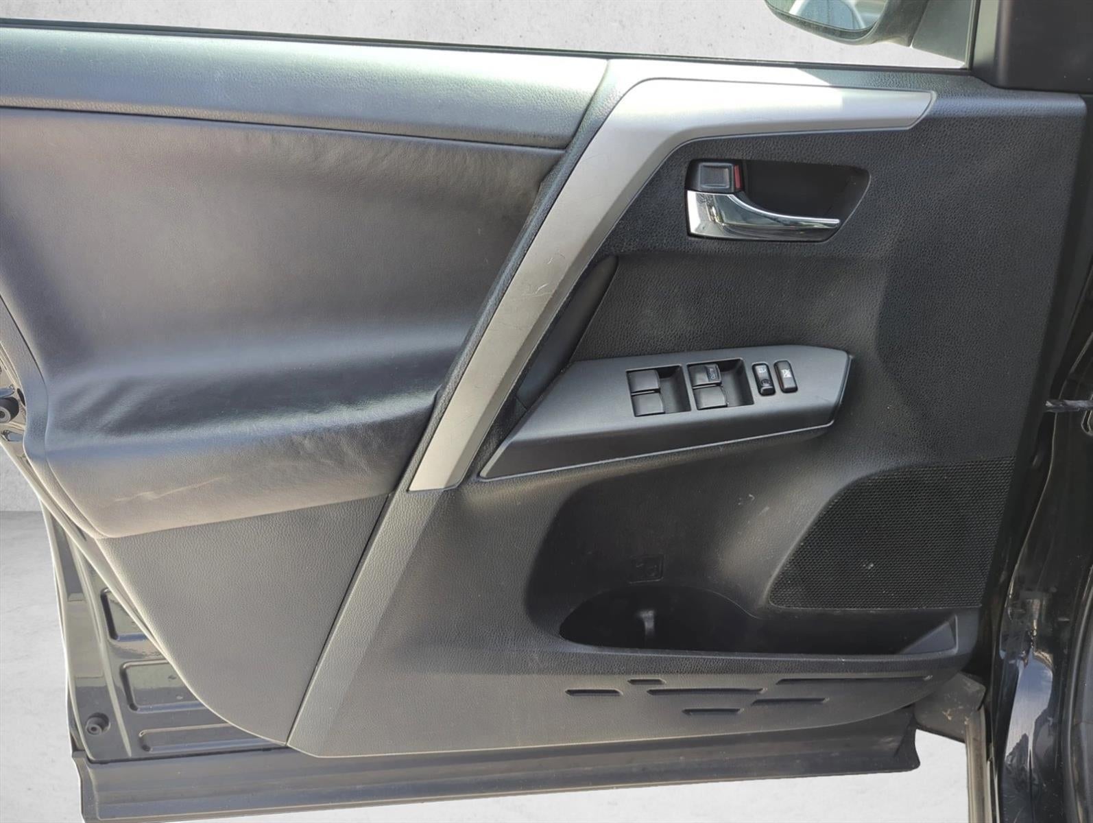 2016 Toyota RAV4 AWD 4dr XLE (Natl)