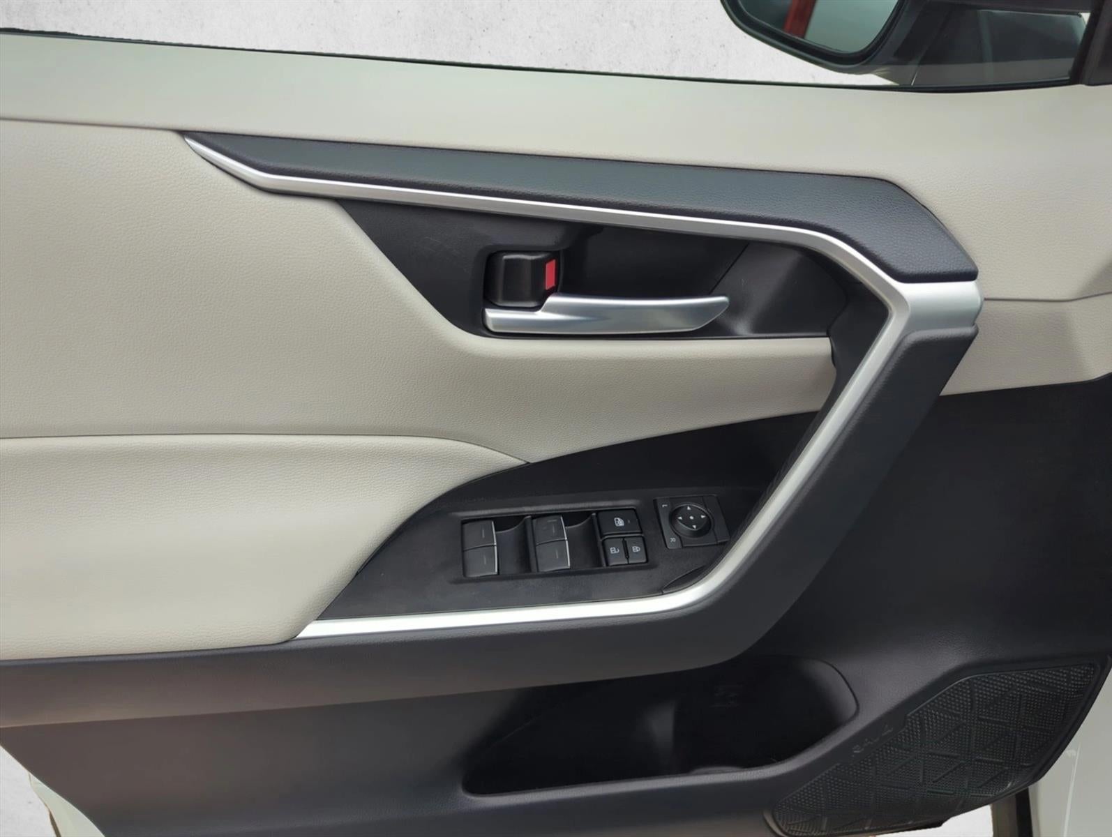 2025 Toyota RAV4 XLE FWD (GS)