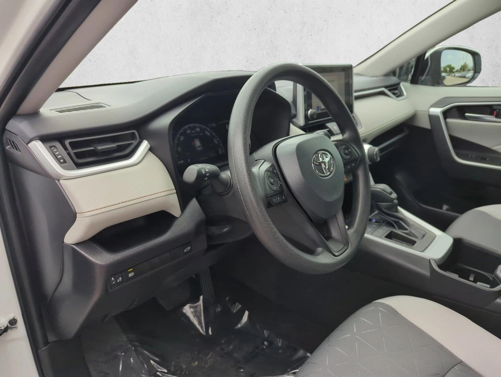 2025 Toyota RAV4 XLE FWD (GS)