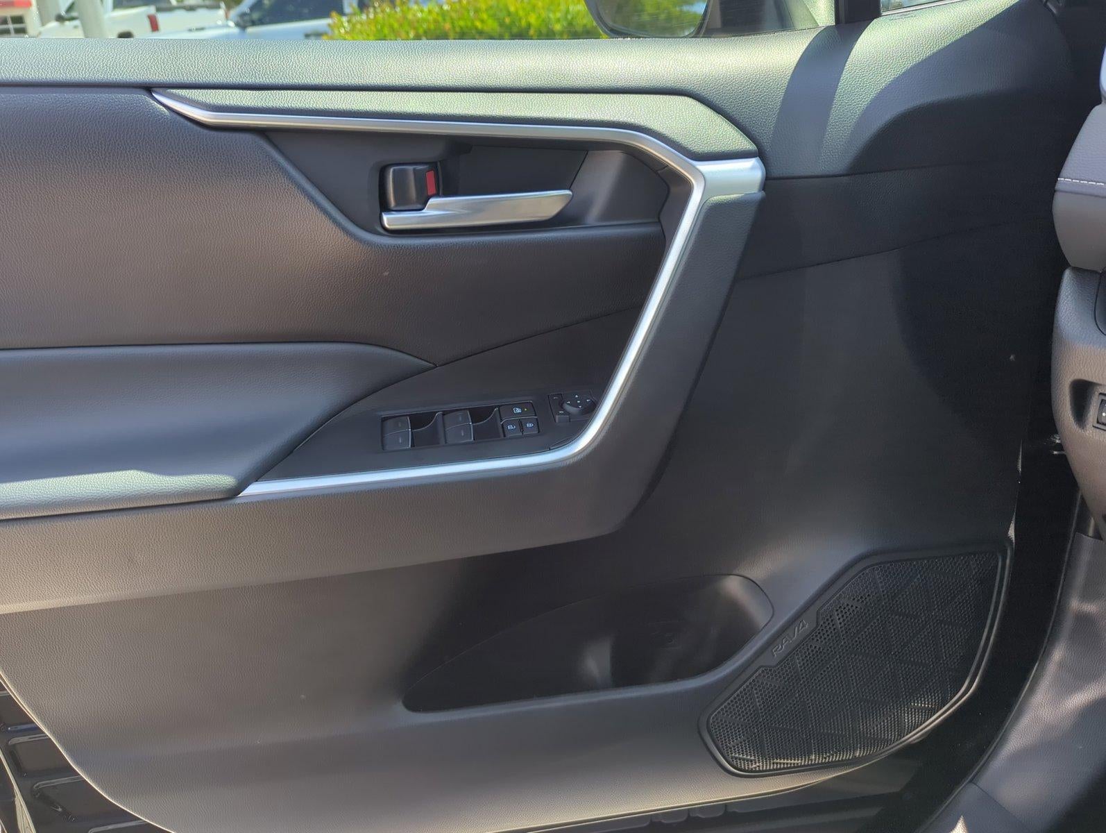 2025 Toyota RAV4 XLE FWD (GS)