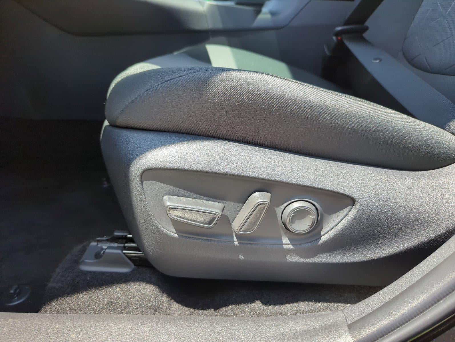 2025 Toyota RAV4 XLE FWD (GS)