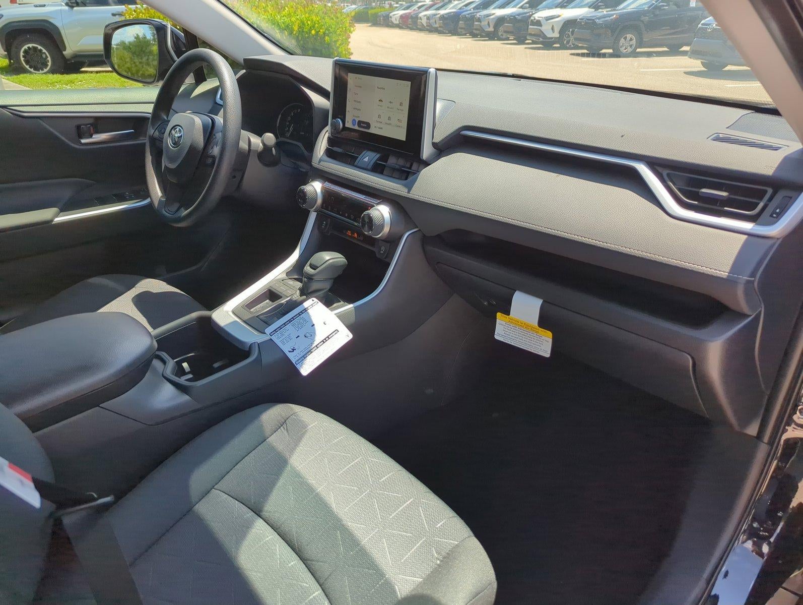 2025 Toyota RAV4 XLE FWD (GS)