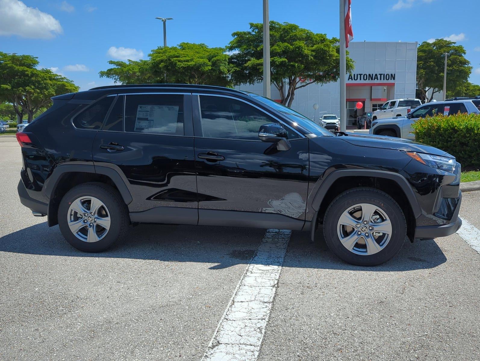 2025 Toyota RAV4 XLE FWD (GS)