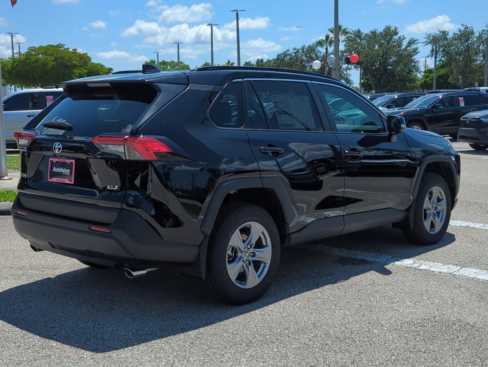 2025 Toyota RAV4 XLE FWD (GS)