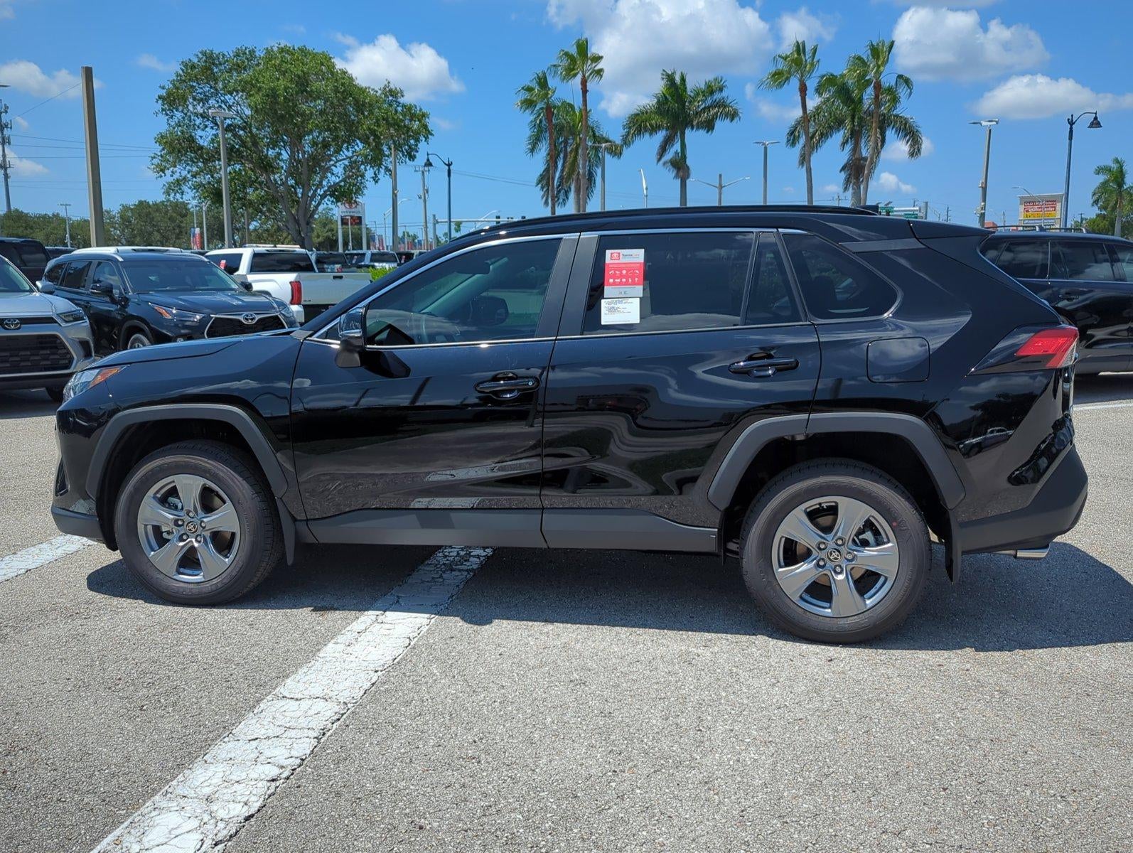 2025 Toyota RAV4 XLE FWD (GS)