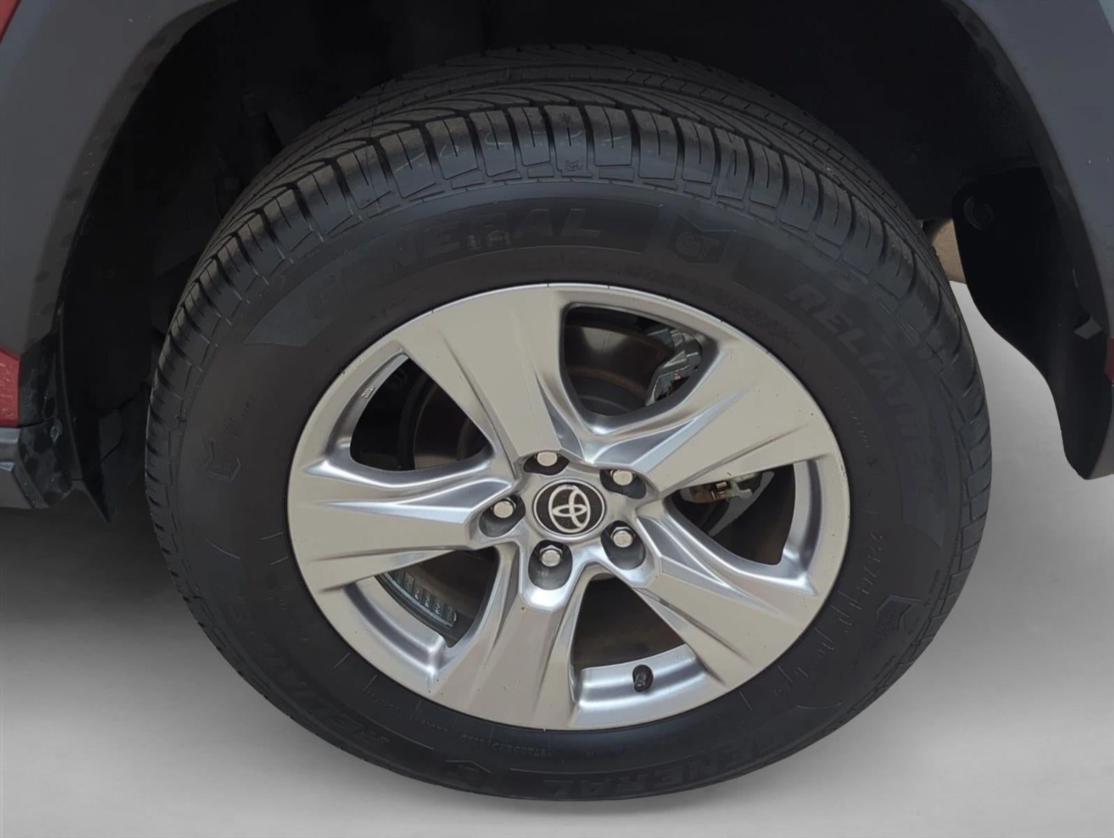 2023 Toyota RAV4 XLE FWD (GS)
