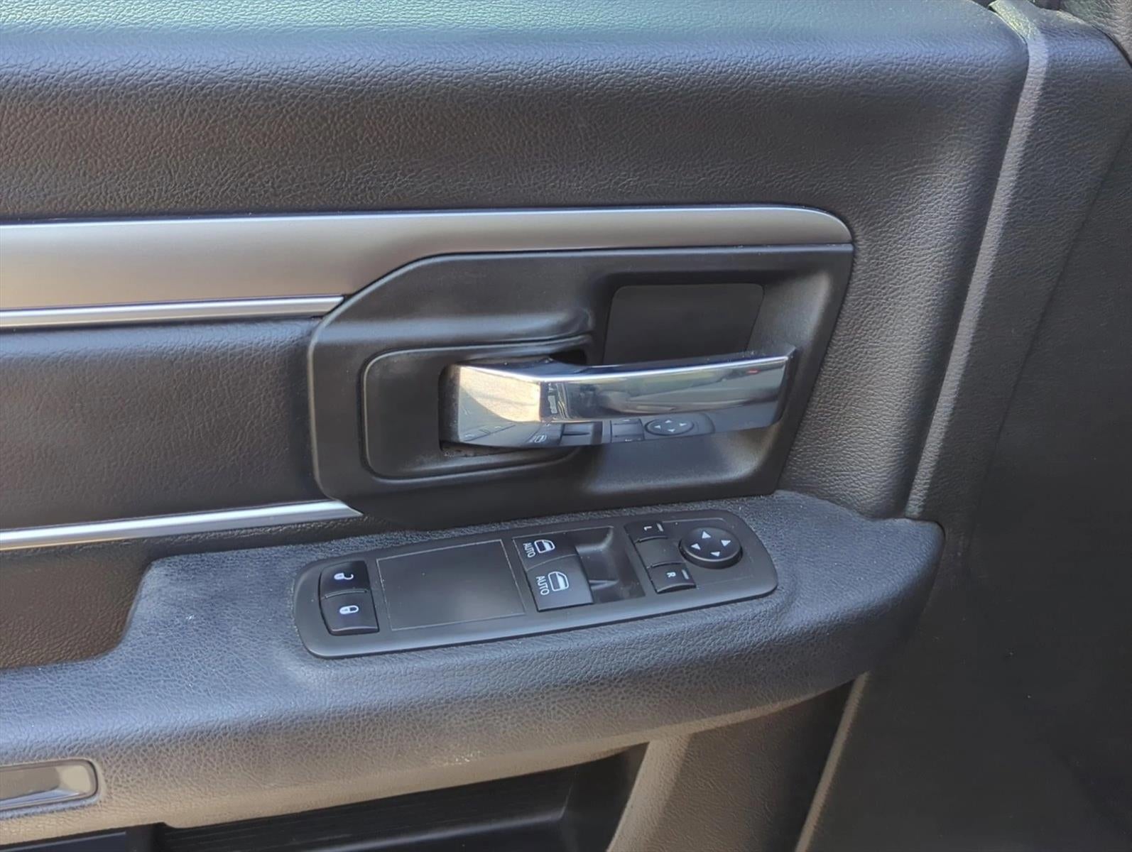 2022 RAM 1500 Classic Tradesman 4x4 Reg Cab 6'4" Box
