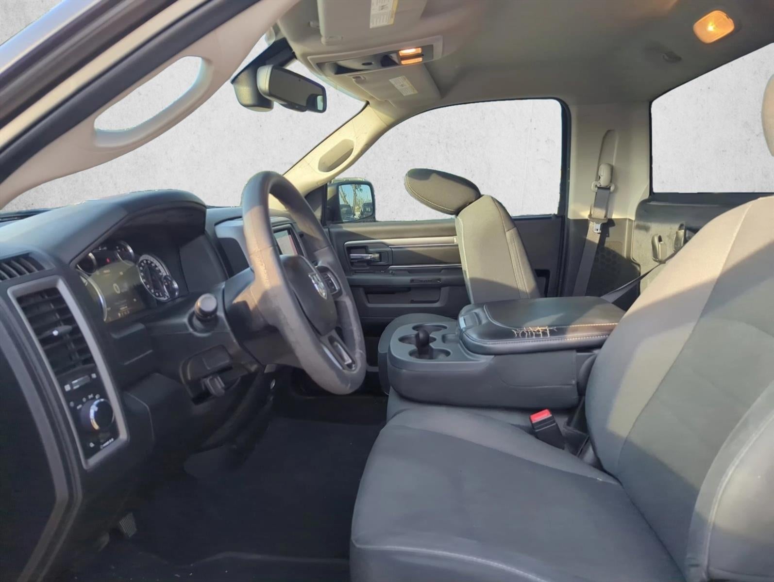 2022 RAM 1500 Classic Tradesman 4x4 Reg Cab 6'4" Box