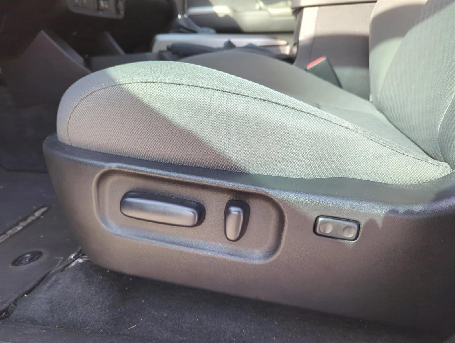 2023 Toyota Tacoma 2WD 2WD SR5 Double Cab 5' Bed V6 AT (GS)