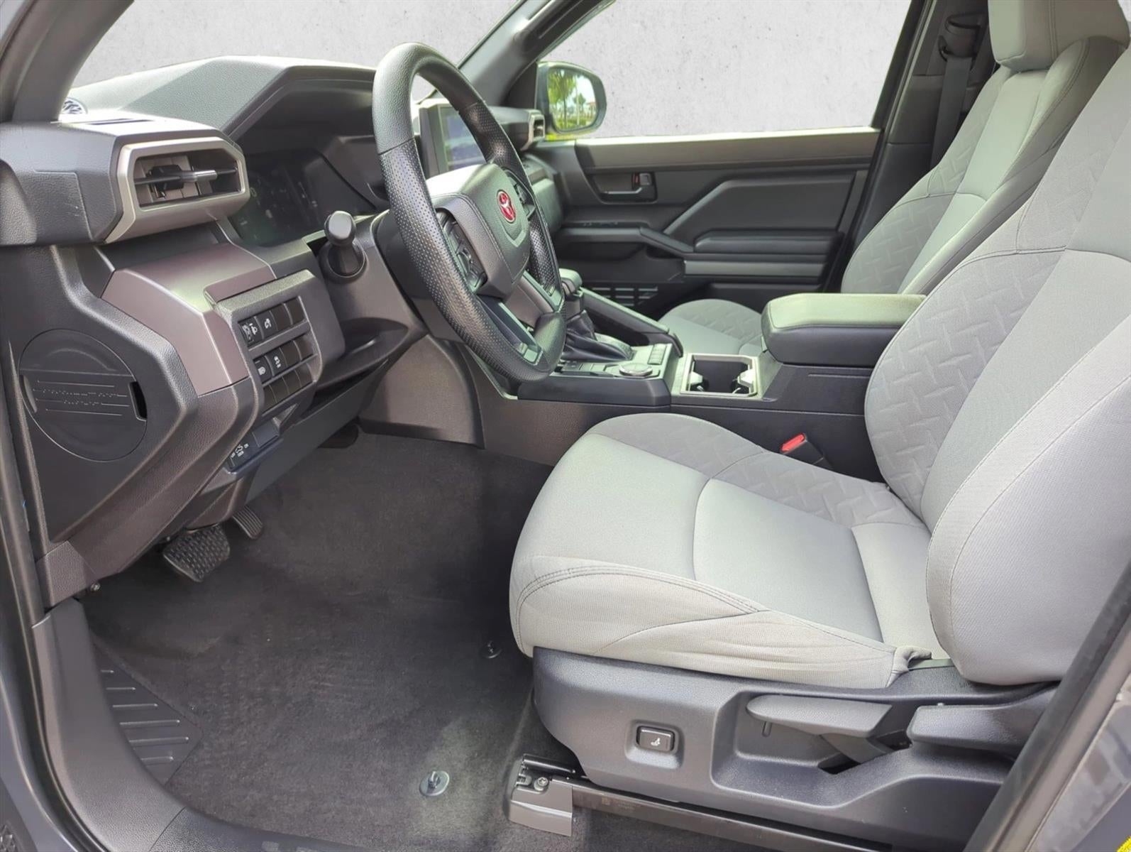 2025 Toyota Tacoma 2WD 2WD SR5 Double Cab 5' Bed AT (SE)
