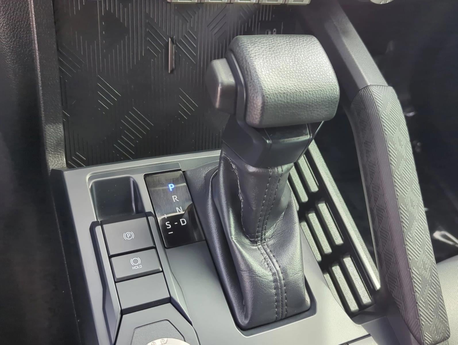 2025 Toyota Tacoma 2WD 2WD SR5 Double Cab 5' Bed AT (SE)