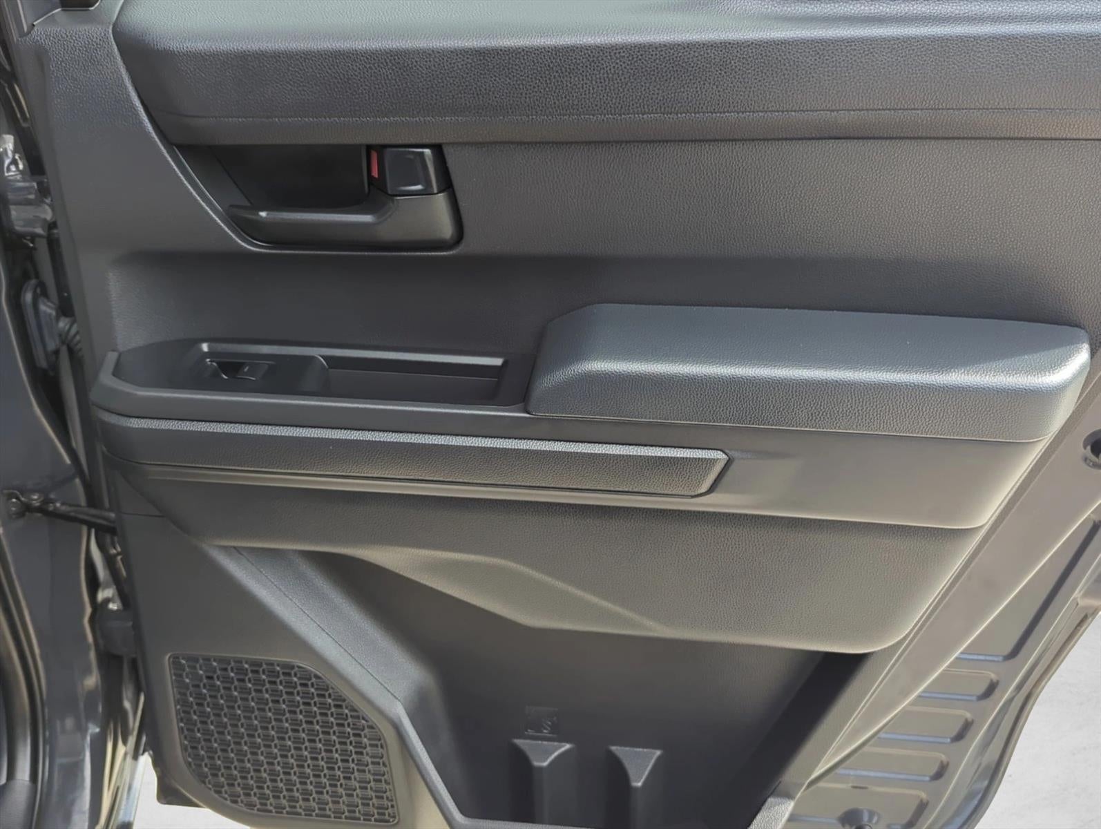 2025 Toyota Tacoma 2WD 2WD SR5 Double Cab 5' Bed AT (SE)