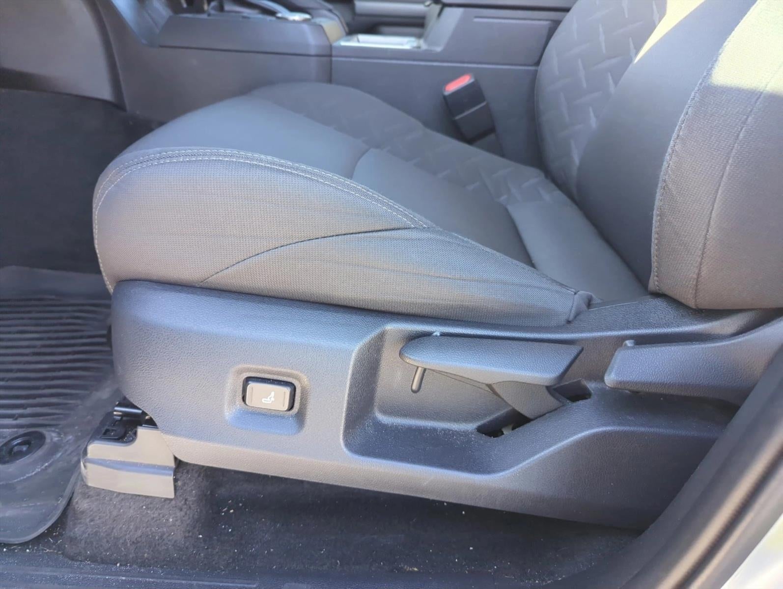 2024 Toyota Tacoma 2WD 2WD SR5 Double Cab 5' Bed AT (SE)