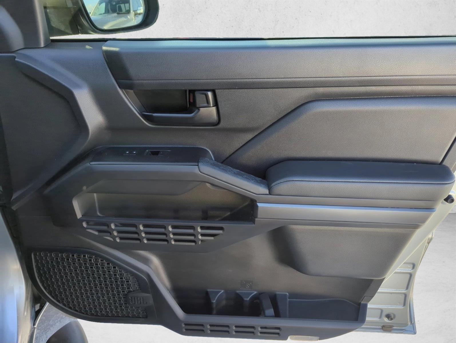 2024 Toyota Tacoma 2WD 2WD SR5 Double Cab 5' Bed AT (SE)