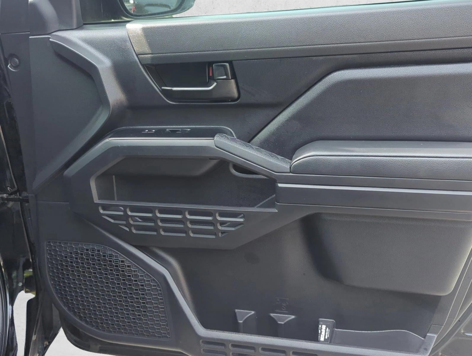 2025 Toyota Tacoma 2WD 2WD SR Double Cab 5' Bed AT (GS)