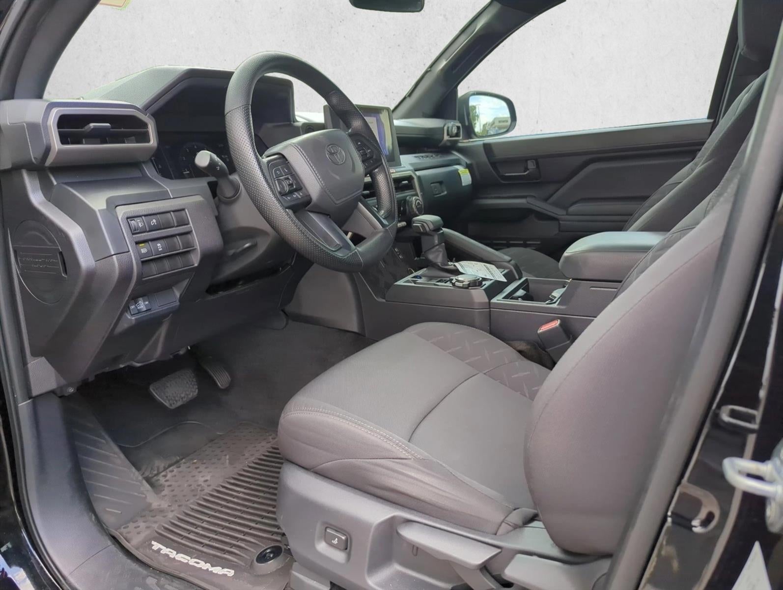 2025 Toyota Tacoma 4WD 4WD SR Double Cab 5' Bed AT (GS)