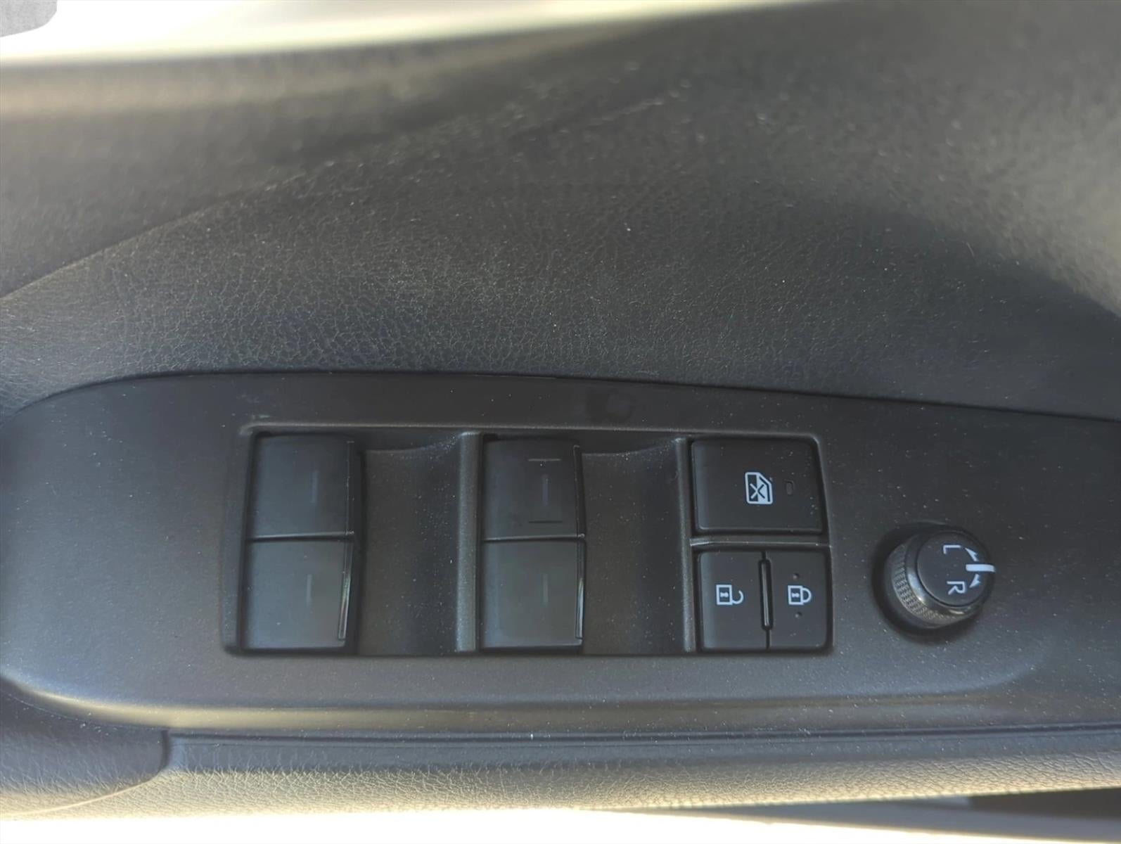 2023 Toyota Camry LE Auto (SE)