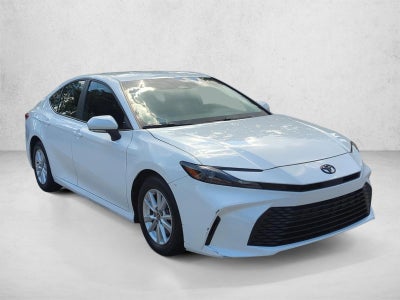 2025 Toyota Camry LE (SE)