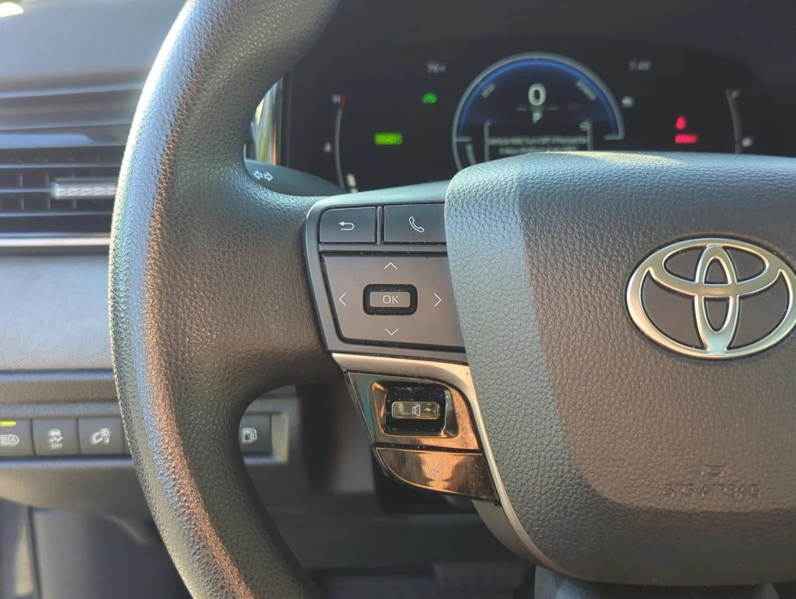 2025 Toyota Camry LE (Natl)