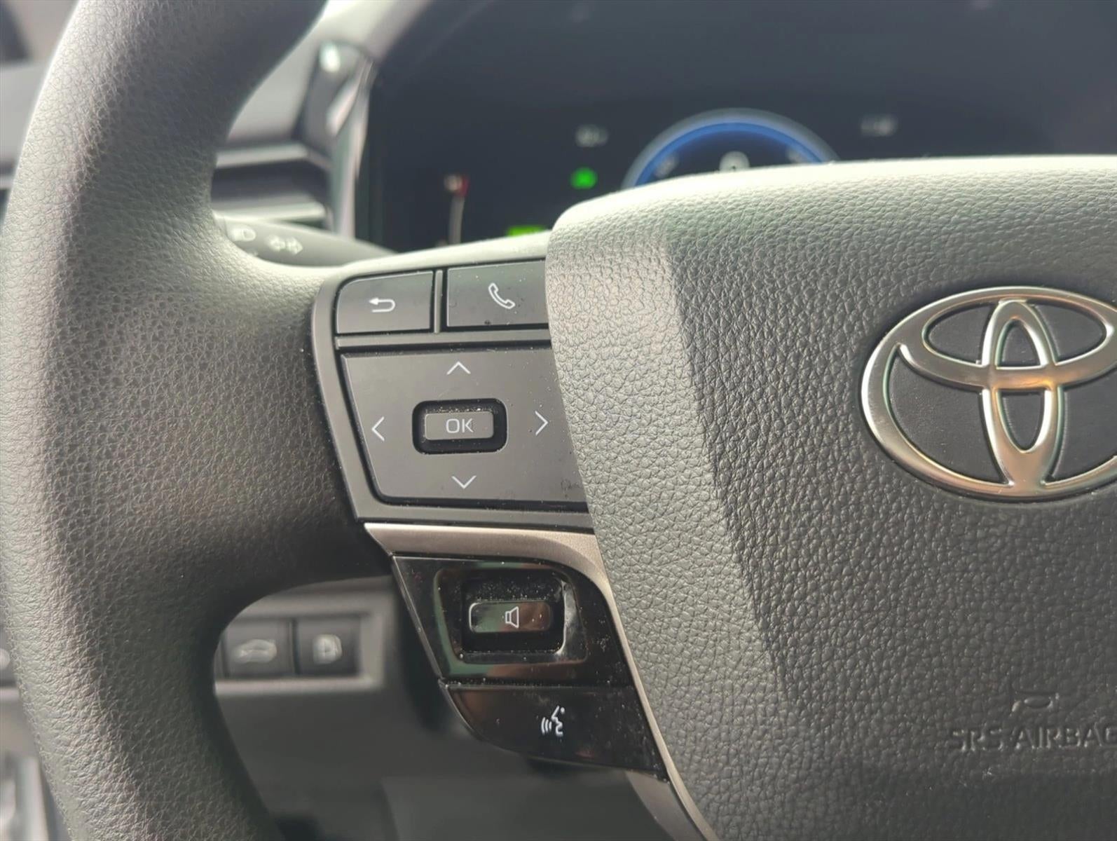 2025 Toyota Camry LE (SE)