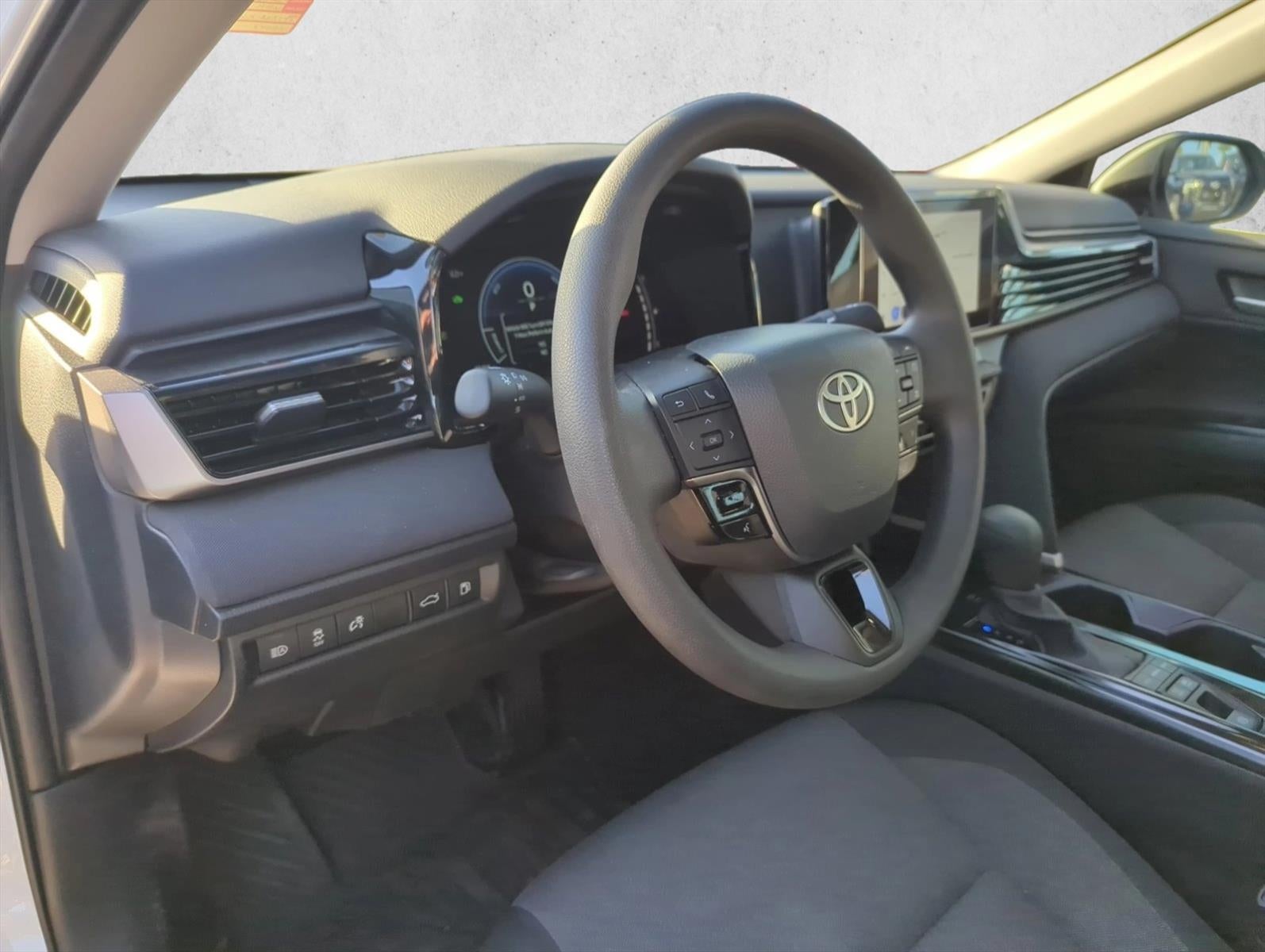 2025 Toyota Camry LE (SE)