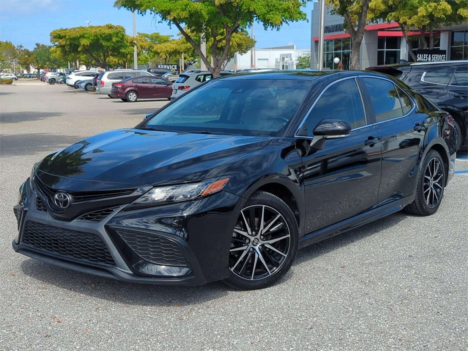 2022 Toyota Camry SE Auto (SE)