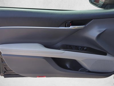 2022 Toyota Camry SE Auto (SE)