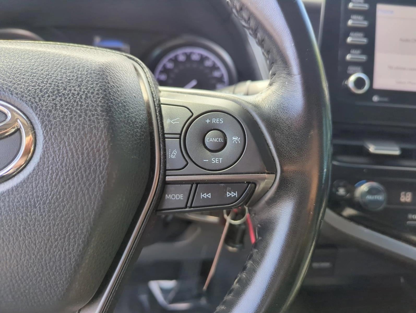 2022 Toyota Camry SE Auto (SE)